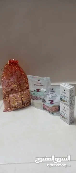 بكج منتجات البحر الميت الطبيعيه مكون من 4 قطع طينه البحر املاح البحر صابون البحر بكج هديه هدايا هدية
