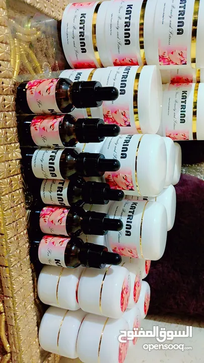 بكج تفتيح البشره والتخلص من الهالات والزوان والتجاعيد يعمل على تعبئة الخطوط الرفيعه واخفاؤها