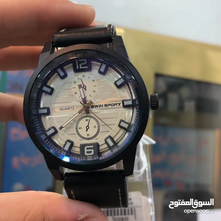 ساعة جديدة للبيع شابة و بجودة جد عالية