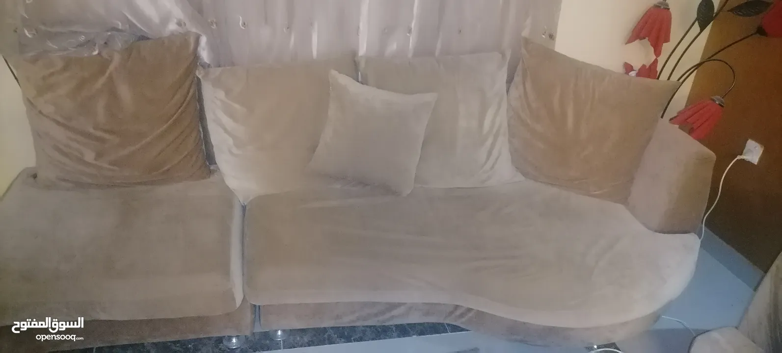 كنب وحوض سمك