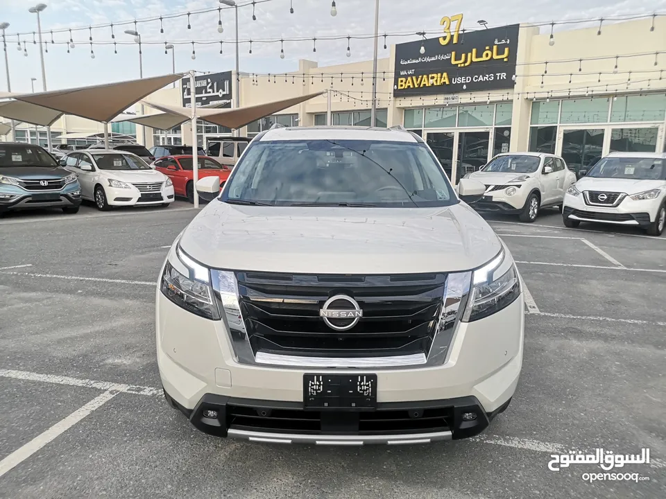Nissan Pathfinder Sl 4x4 Full option  Model 2023 Canada Specifications Km 7000 Price 148.000 Wahat B