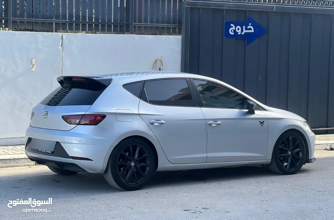 سيات ليون 2018 للبيع كاش فقط / السيارة بحالة الوكالة وبسعر مميز