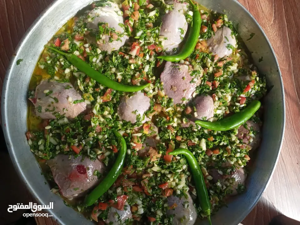 شيف شرقي وغربي وسلطات ابحث عن عمل خبرة في الاكل العربي والغربي والسلطات خبره اكثر من 15سنه