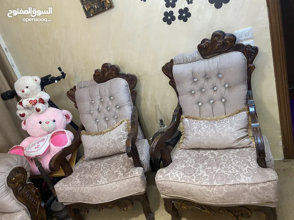 طقم كنب تفصيل جديد بحالة الوكاله استخدام اشهر فقط