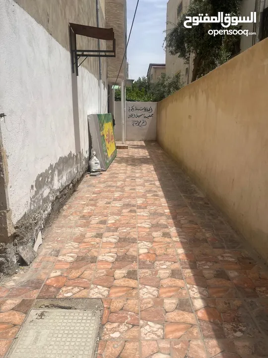 مجمع تجاري للبيع