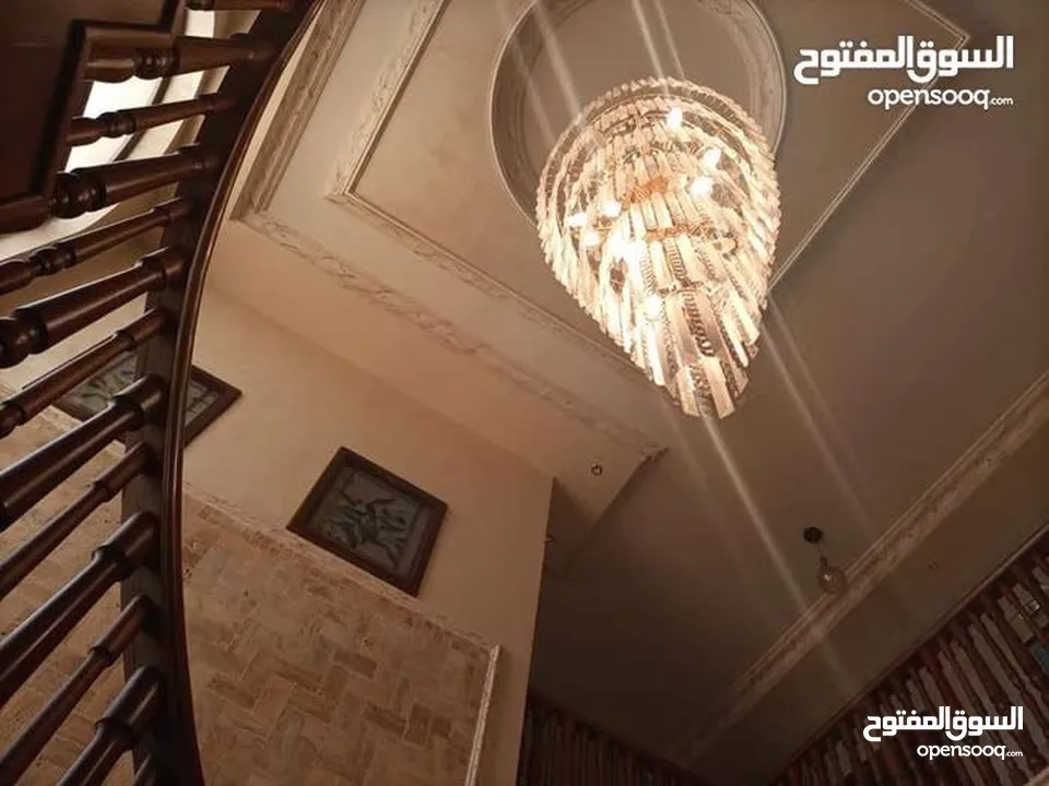 الظهير فيلا مستقله فخمه جدا فن معماري عاليه ومطله اجمل موقع مكون من اكثر من سكنه