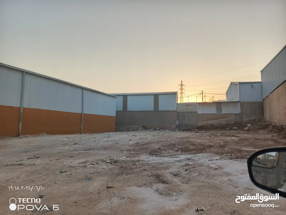هناجر 300متر مع ساحة 700متر