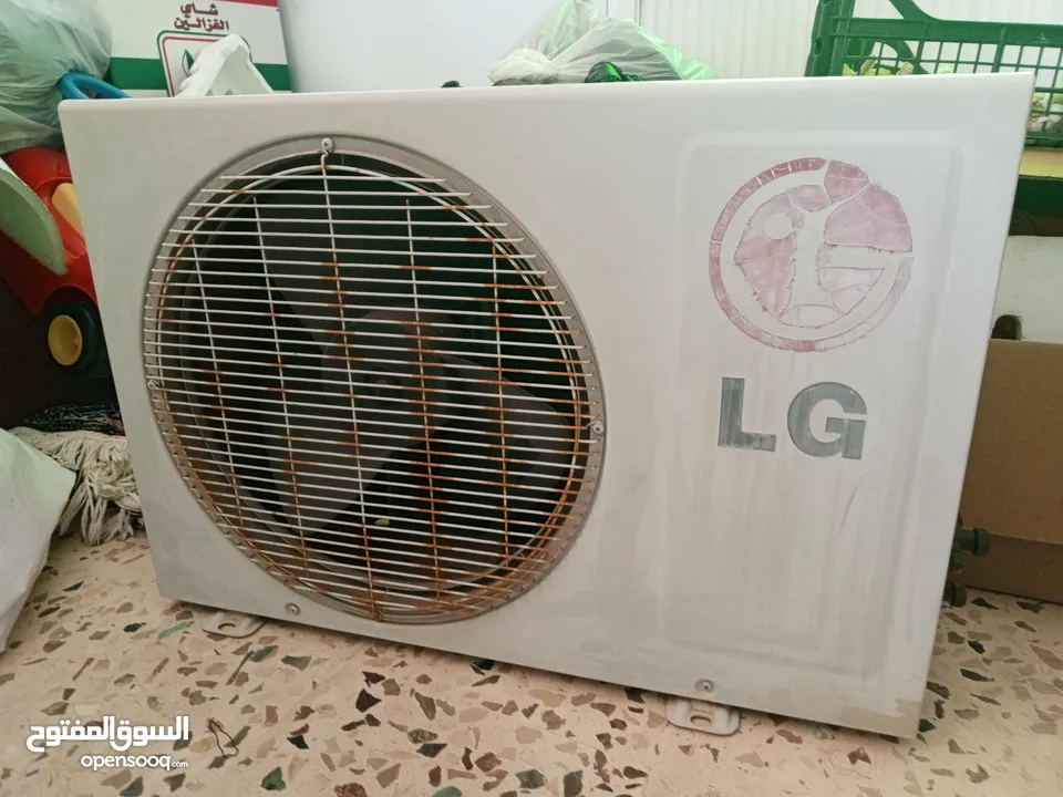مكيف نوع LG 1 طن اقتصادي  عادي استخدام بسيط بحاله ممتازه بسعر مميز