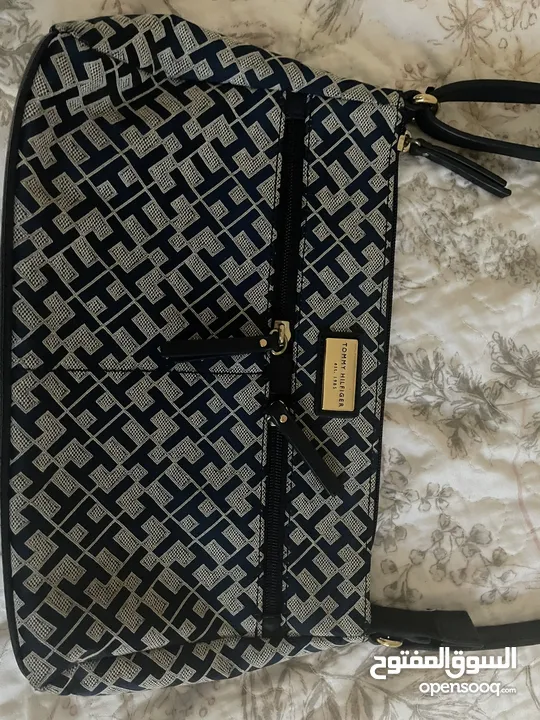 TOMMY HILFIGER NAVY BLUE BAG!