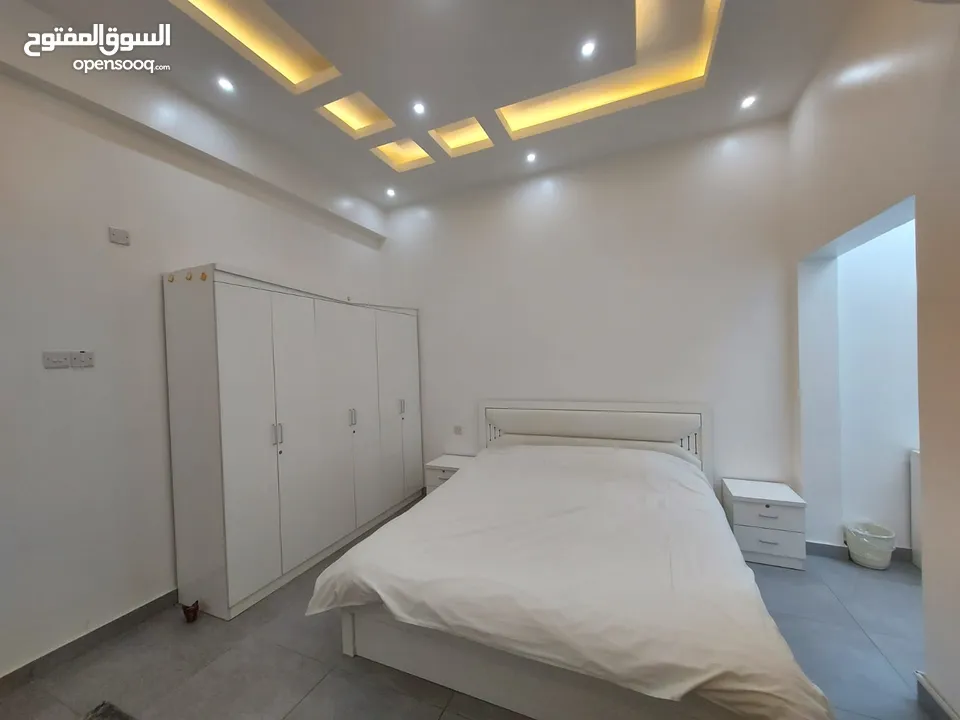 2 Bedrooms Furnished Apartment for Rent with wifi in Al Qurm REF:924R