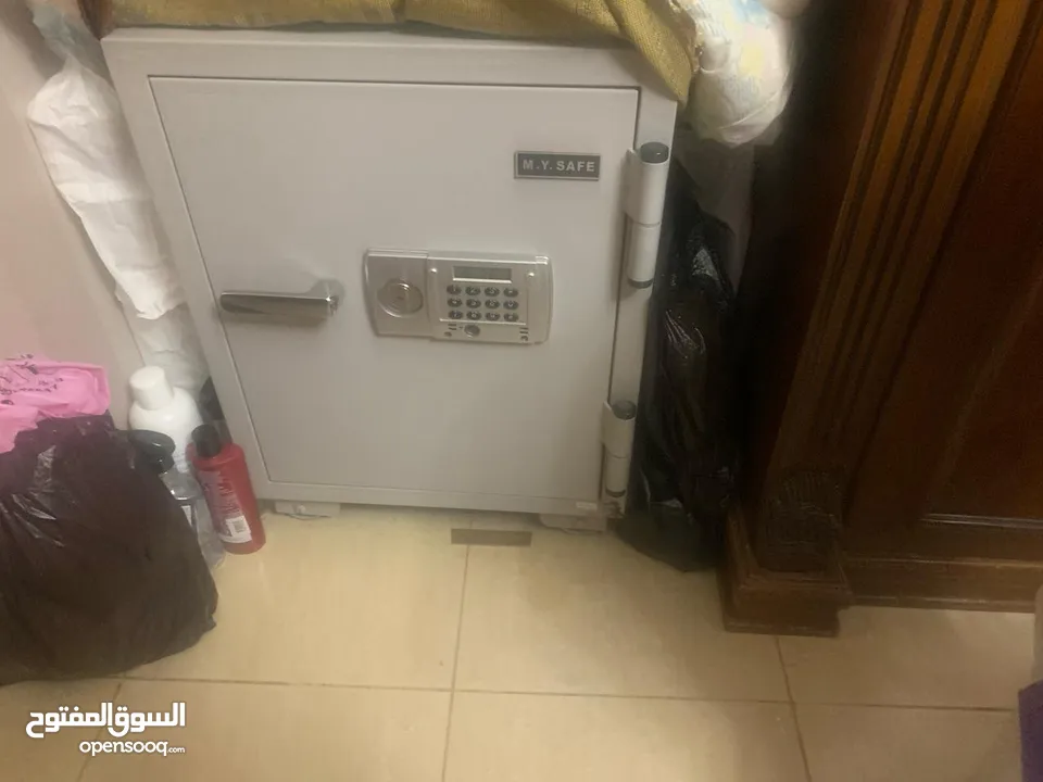 خزنة للبيع