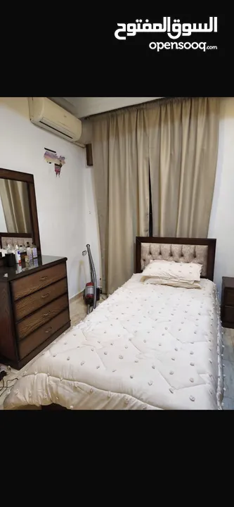 غرفة نوم بحالة الجديدة للبيع بسبب الرحيل