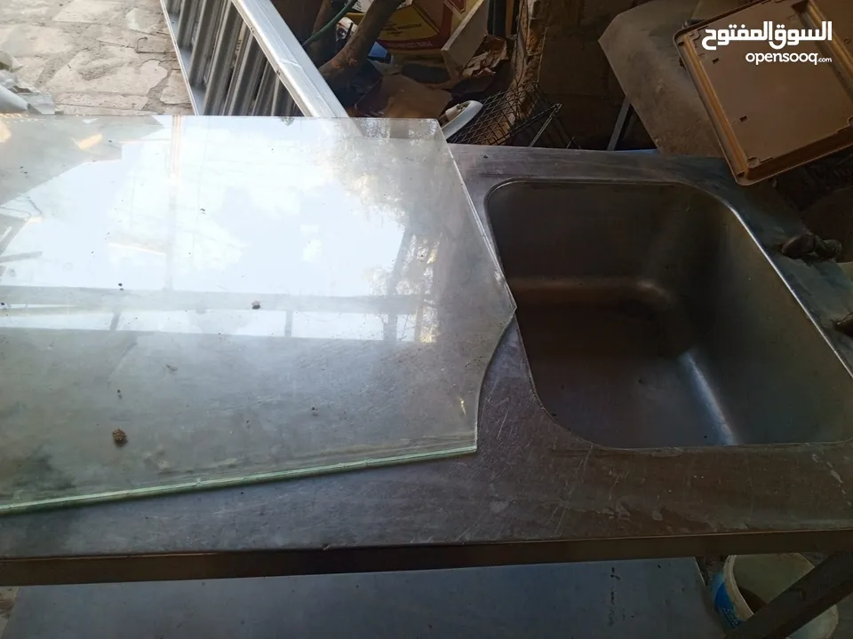 معدات مطعم للبيع بحاله ممتازه