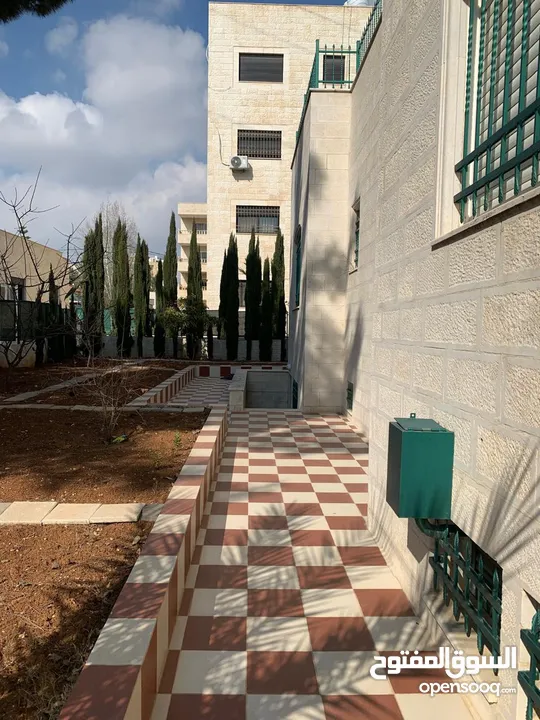 للبيع فيلا مستقلة في منطقة مرج الحمّام على مساحة  ارض908 م مع العفش