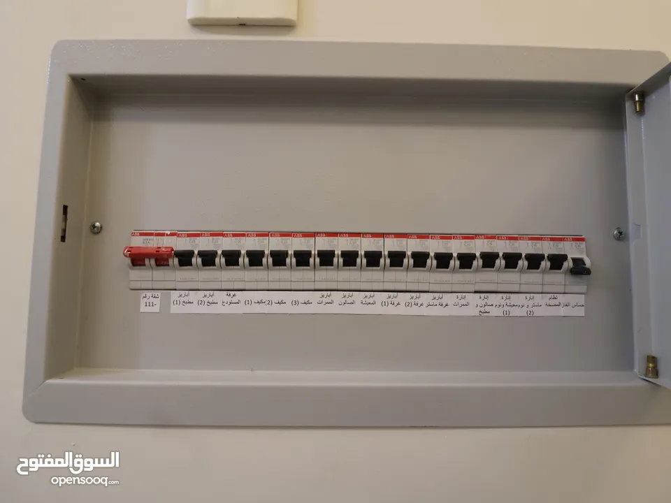 شقة طابق أخير مع روف (205م)داخلي (80م)ترس خارجي في أرقى مناطق ام حجير شفا بدران