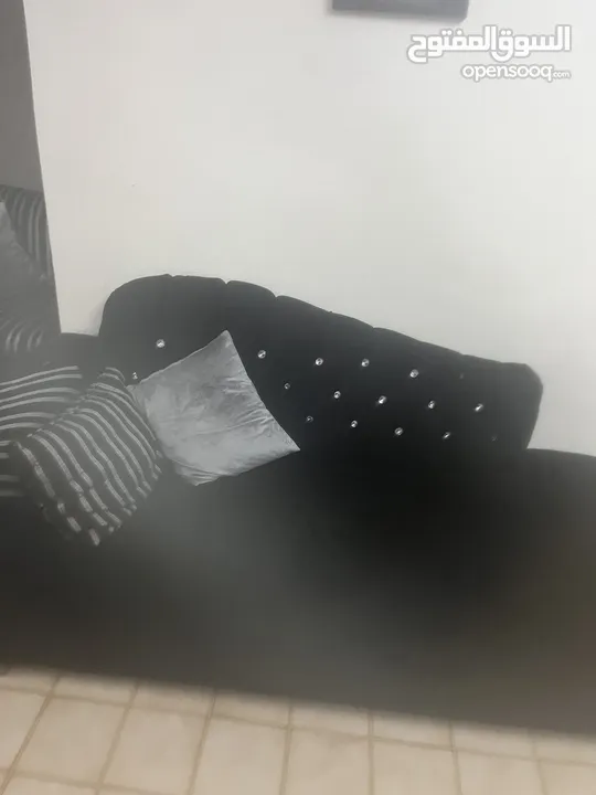 عفش بيت مستعمل بحاله جيده غرفه نوم وطقم كنب نظيف ليس بحاجه لصيانه وطاوله سفره وسجاد نظيف