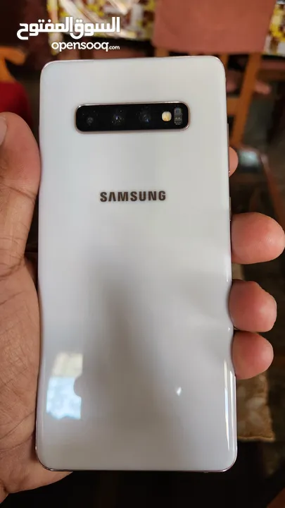 Samsung S10 Plus in Mint condition, No scratch and very rarely used. Great camera and battery backup