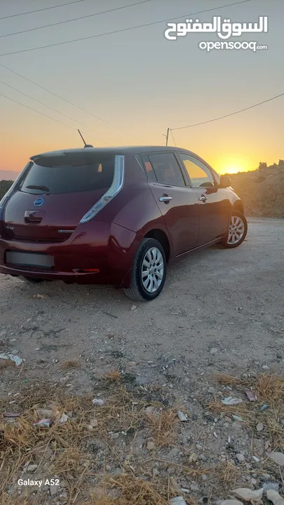 نيسان ليف2015 مدخلين شحن فحص مرفق بالصور ترخيص ترخيص طويل 9 بار اصلي