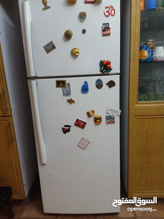 LG used fridge for sale. 350 lifters. excellent excellent condition.