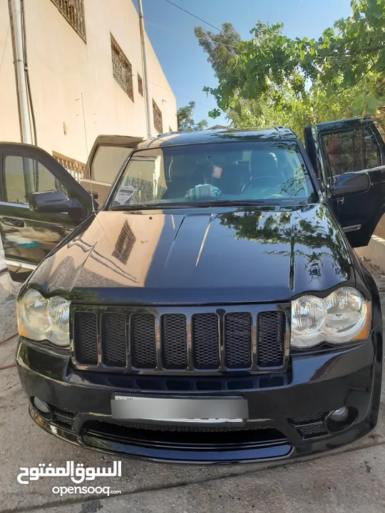 جيب شيروكي 2005 محول  srt 2010 لون اسود 4&4 فل ما عدا الفتحه فحص جيد قصعات ترخيص وتأمين لتاريخ 8\15