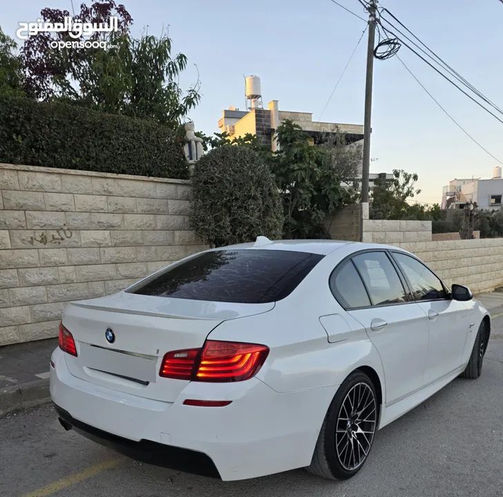 بي ام دبليو 520 لون مميز