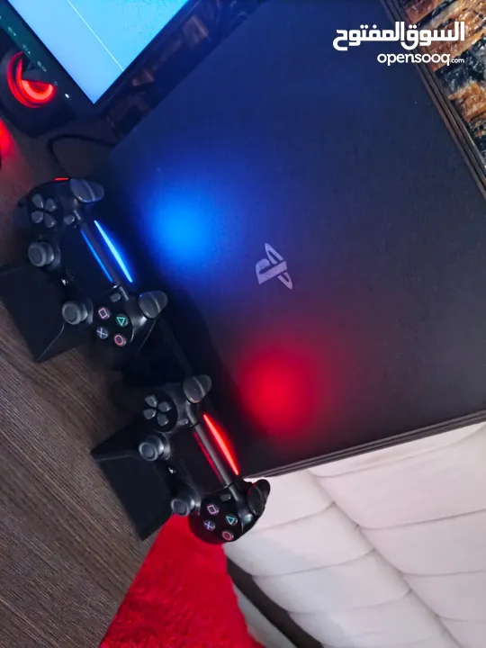 PS 4 PRO 1000 GIGA مع ايدين اصليات  والسعر نهائي لو سمحتو الجهاز صلاة النبي ما بشكي من اشي