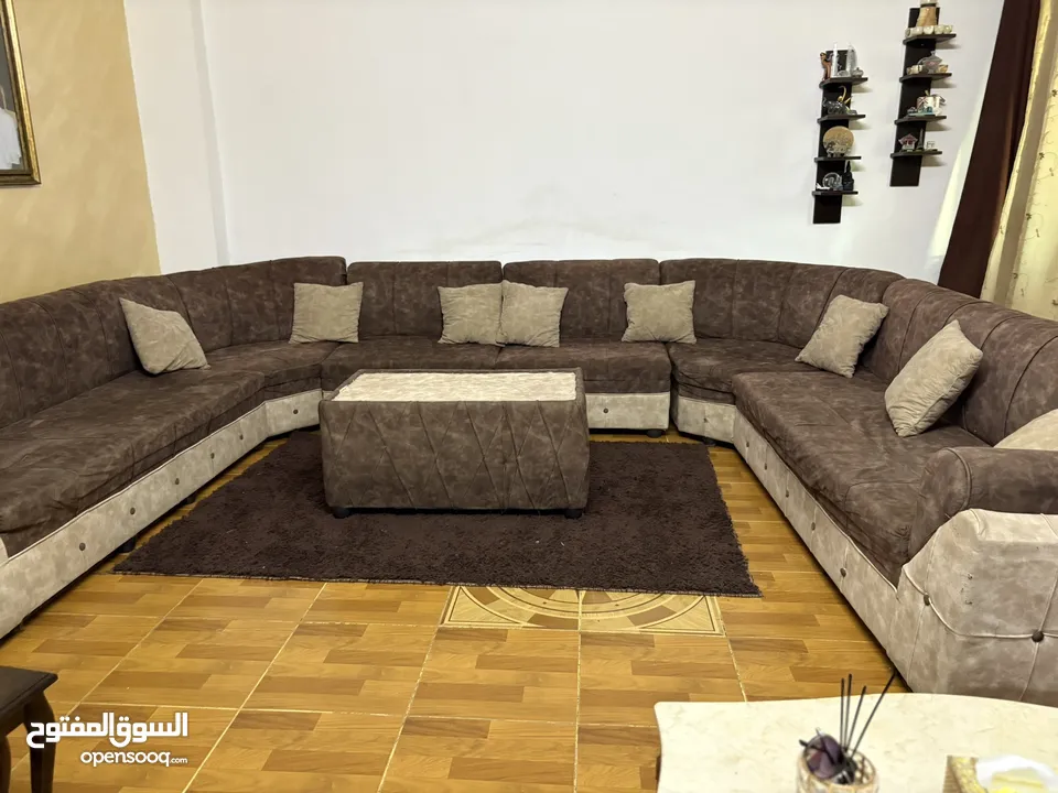 مجلس حرف U 12 مقعد
