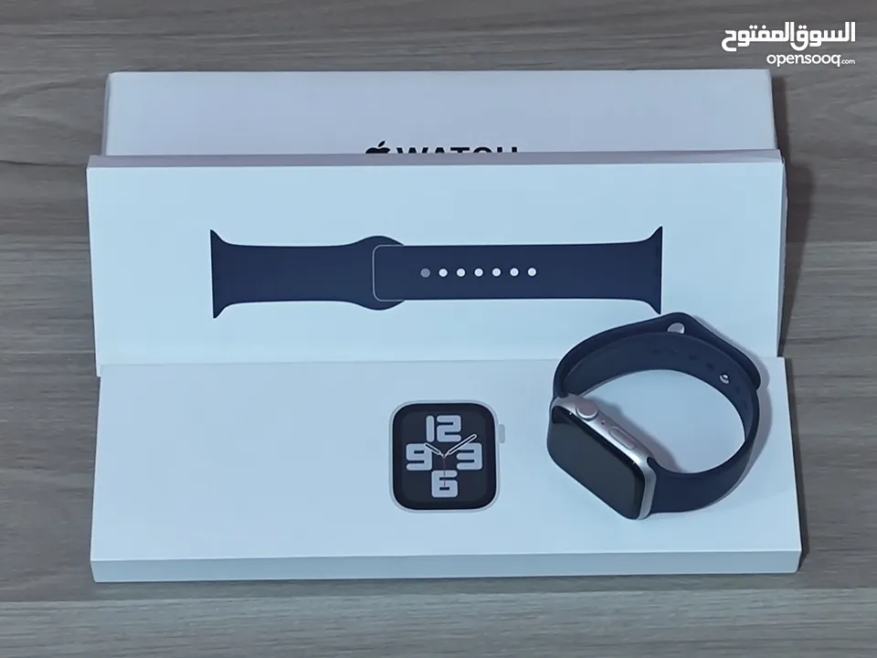 ساعة ابل ووتش اس اي 2 44mm مستعملة بحالة الوكالة مع كامل اغراضها // 44mm apple watch se2