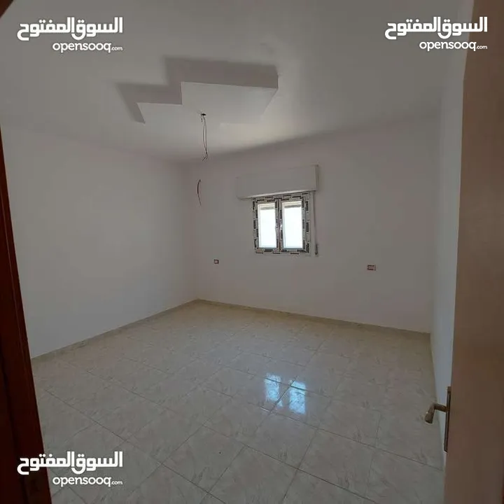 شقة للايجار في مشروع الهضبة شارع الخلاطات بالقرب من مسجد دار الهجرة