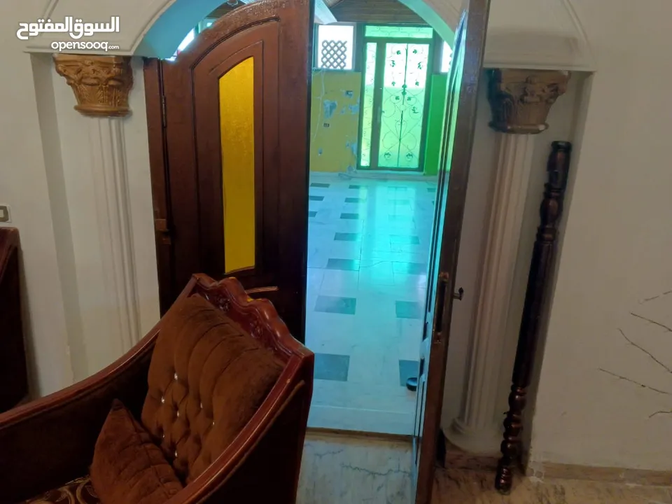 شقة للبيع في منطقة الدوار السابع وبسعر مغري جدًا وقريبه علي جميع الخدمات