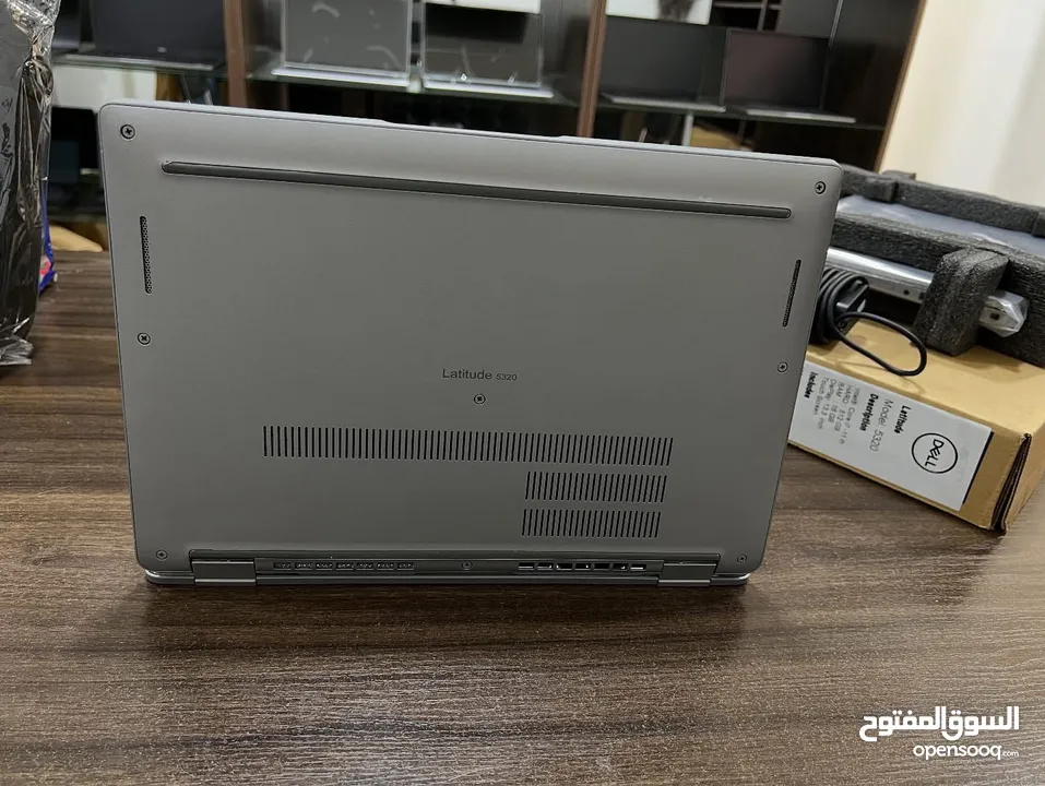 لابتوب ديل لاتيتيود جيل 11 معالج core i7 شاشة لمس لون سلفر مميز بصمة للوجه  Ram 16 - SSD 512