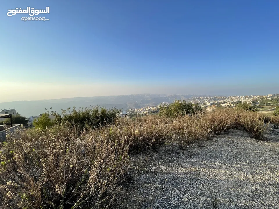 أرض للبيع في ماحص 774 م ذات اطلاله غربيه عاليه لايمكن  حجبها تبعد عن دابوق 10 دقائق فوق فلل الشامي