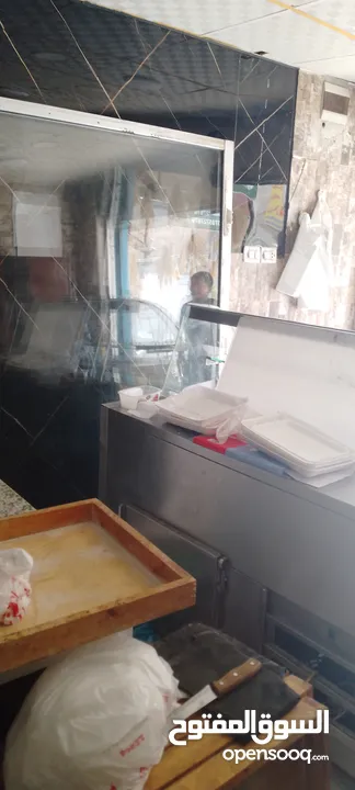 عدت محل معجنات للبيع  بسعر جيد