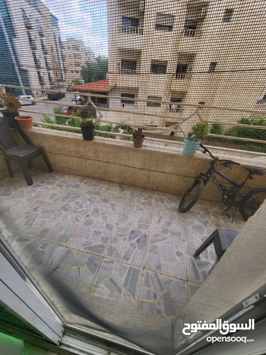 شقة للبيع الجبيهة مقابل مطعم حضرموت  طابق أول المساحة 135م موقع مميز الشقة تصلح للسكن او للاستثمار