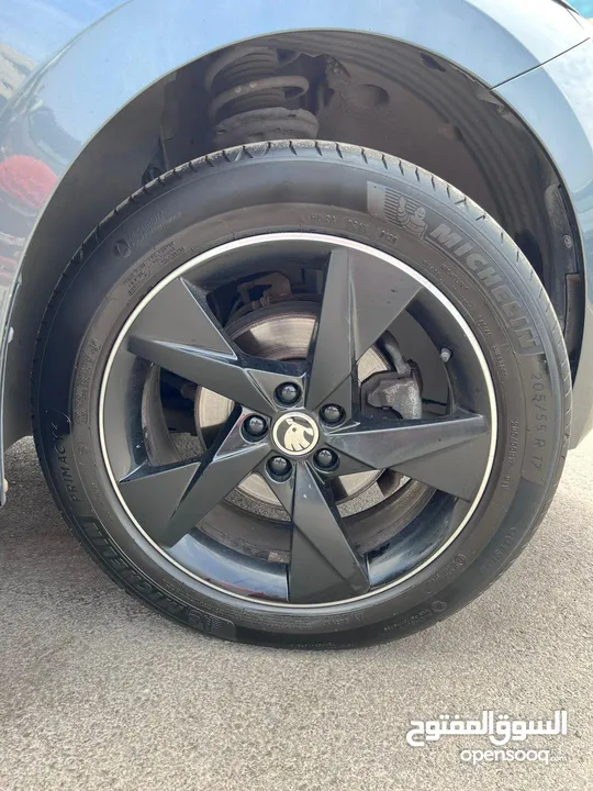 سكودا كاميك Monte carlo ترخيص 2020 محرك 1500 بنزين جير أوتوماتيك 150 حصان لون بترولي