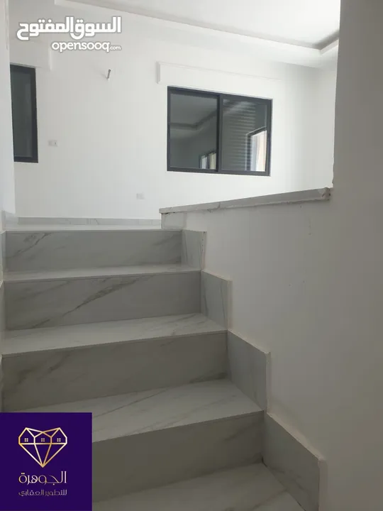 طابق اخير مع روف دوبلكس فاخر لم يسكن لقطه وبسعر مغري جداااا عرض خاص يا بلاش في أرقى واجمل مناطق خلدا
