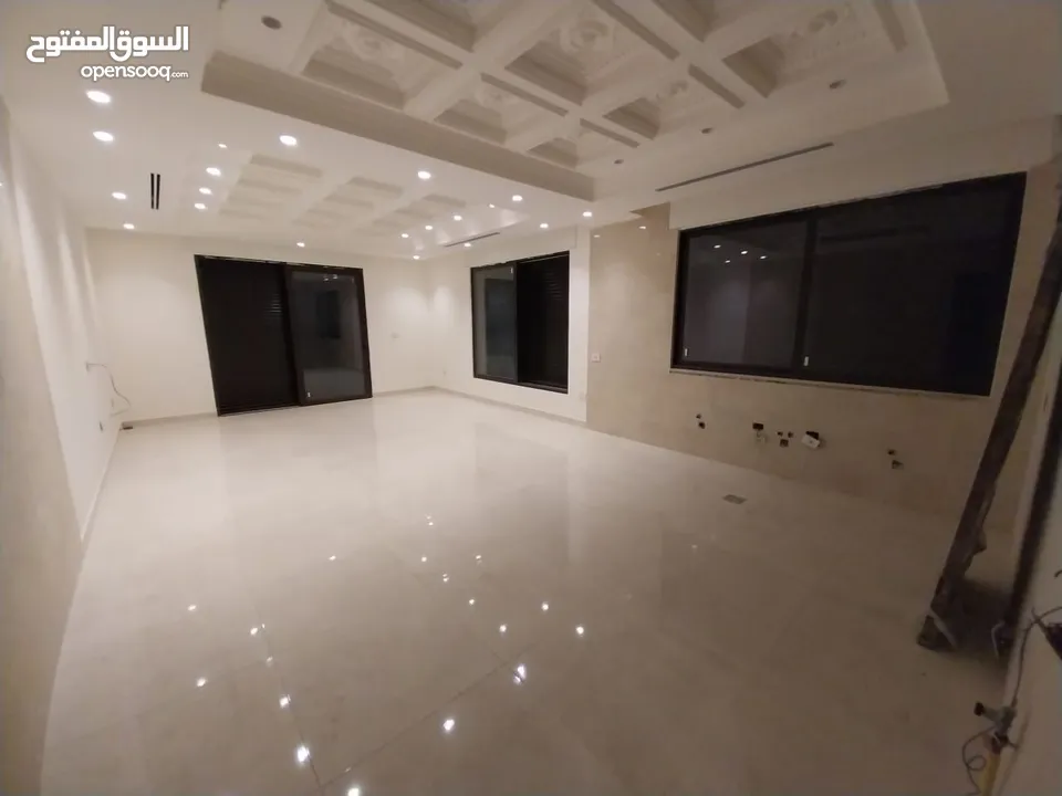 شقة غير مفروشة ( جزء من فيلا ) للإيجار ( Property 38566 )-175034703