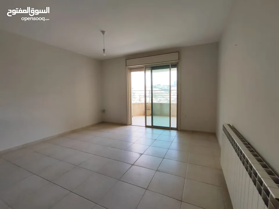 شقة مميزة للإيجار – الطيرة  مساحة واسعة وحديقة داخلية