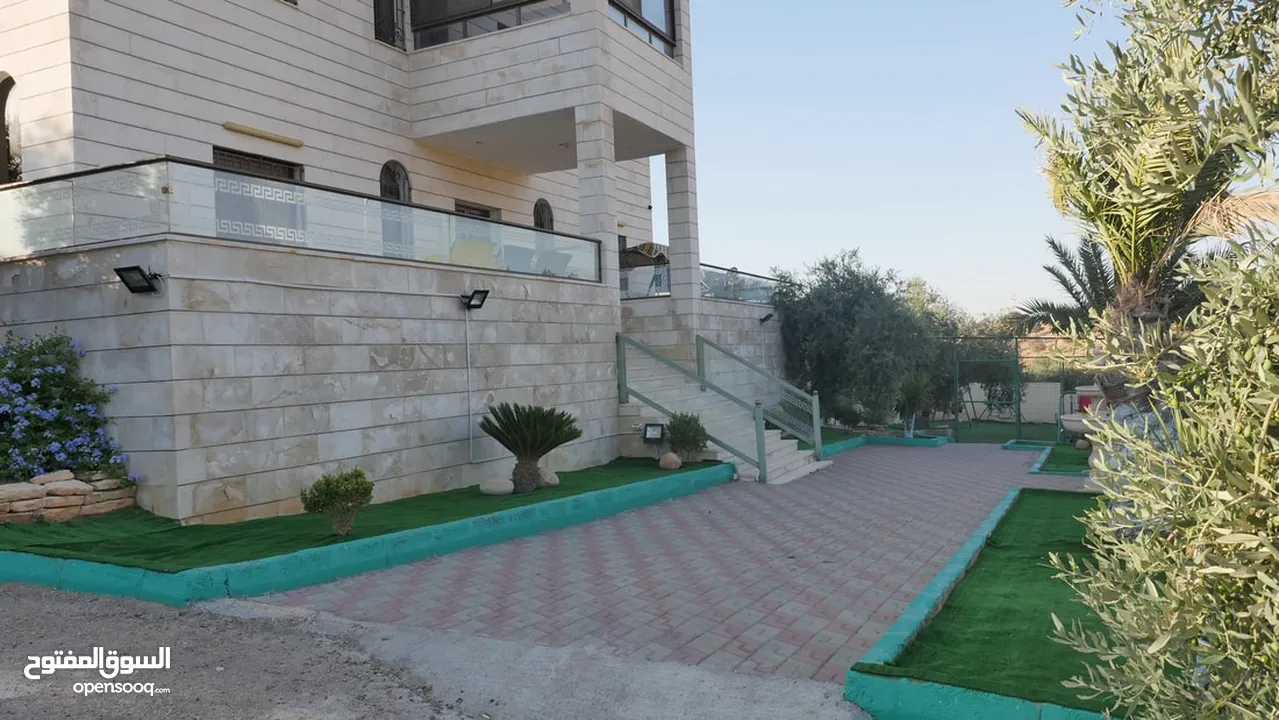 مين لسى ماحجز عنا !