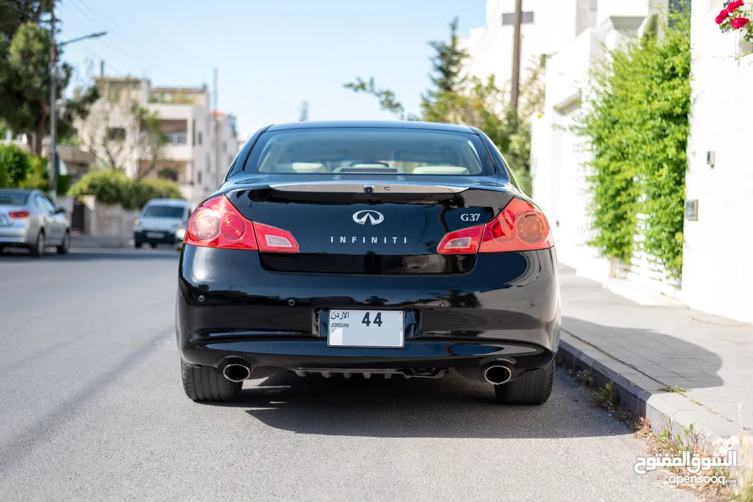 إنفينيتي G37 موديل 2012 - 4 جيد - سيارة رياضية مع محرك V6 3.7L