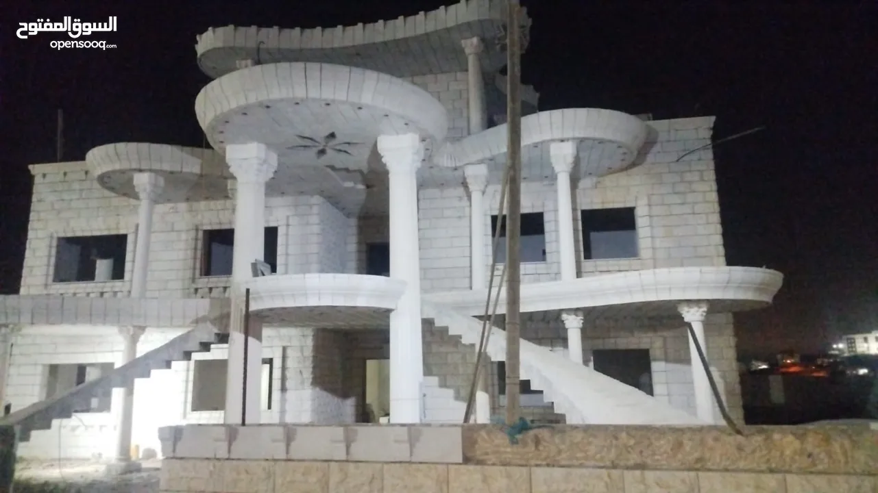 فيلا للبيع اول المزرعه القبلية تبعد عن جامعة بيرزيت 500 متر  مساحة الأرض1359 تصميم جميل جداً  ممتاز