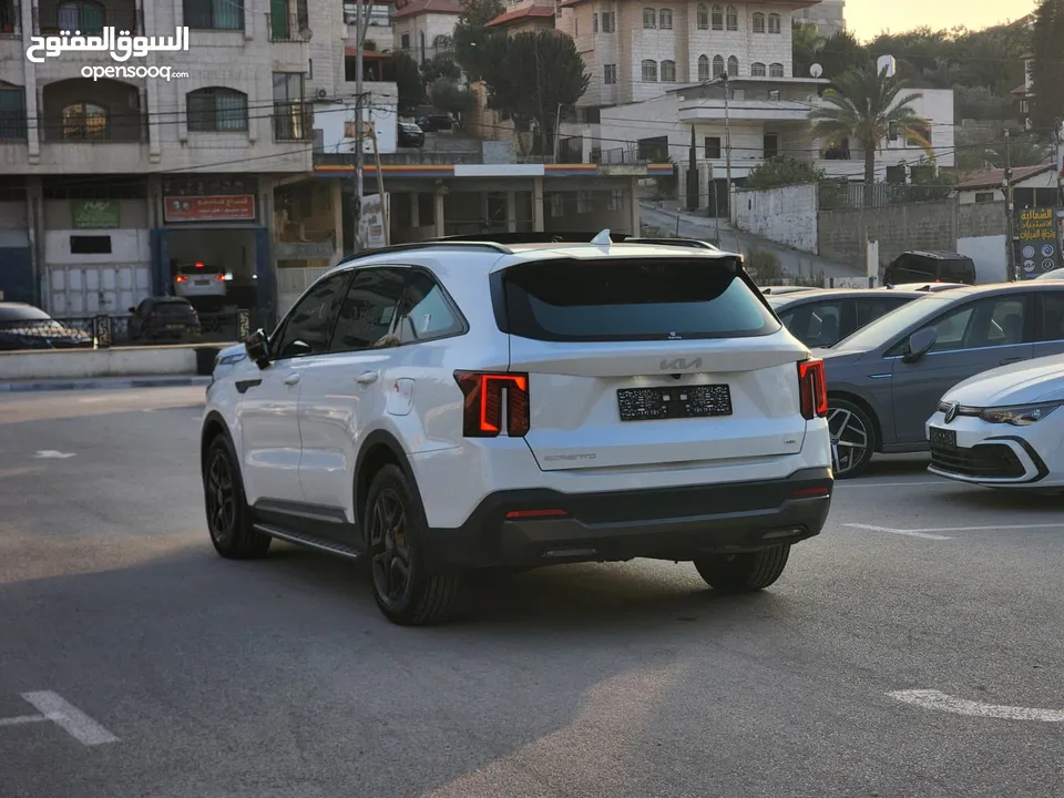 كيا سورنتو هايبرد ترخيص 2023  ماتور 1600 هايبرد/240 حصان 180 بنزين 60 كهرباء/