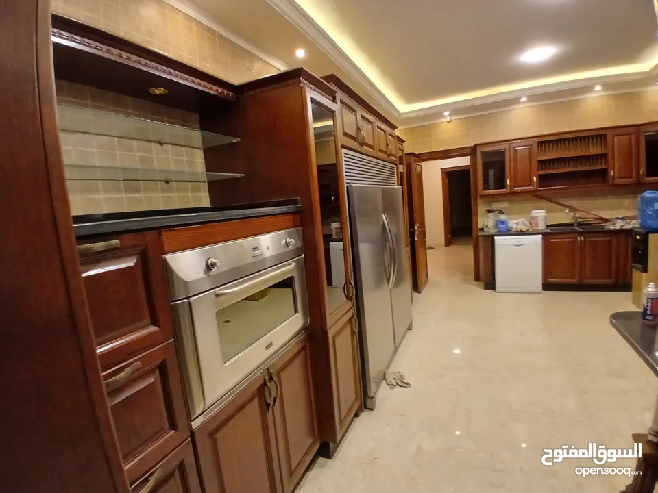فيلا للايجار في عبدون مجددة بالكامل