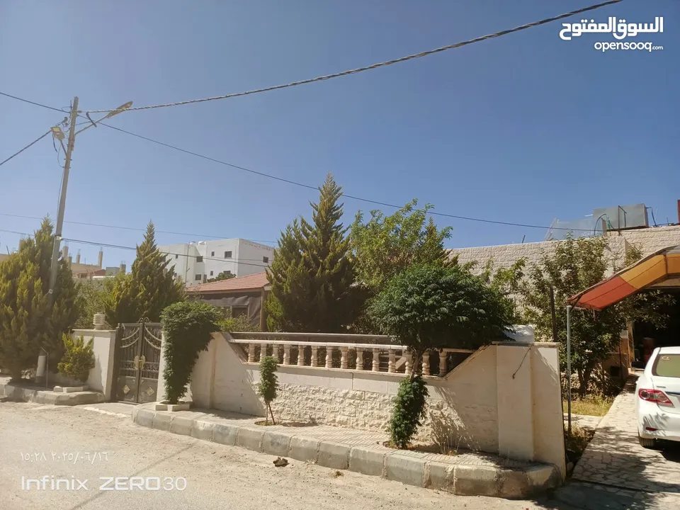 بيت حجر مستقل للبيع