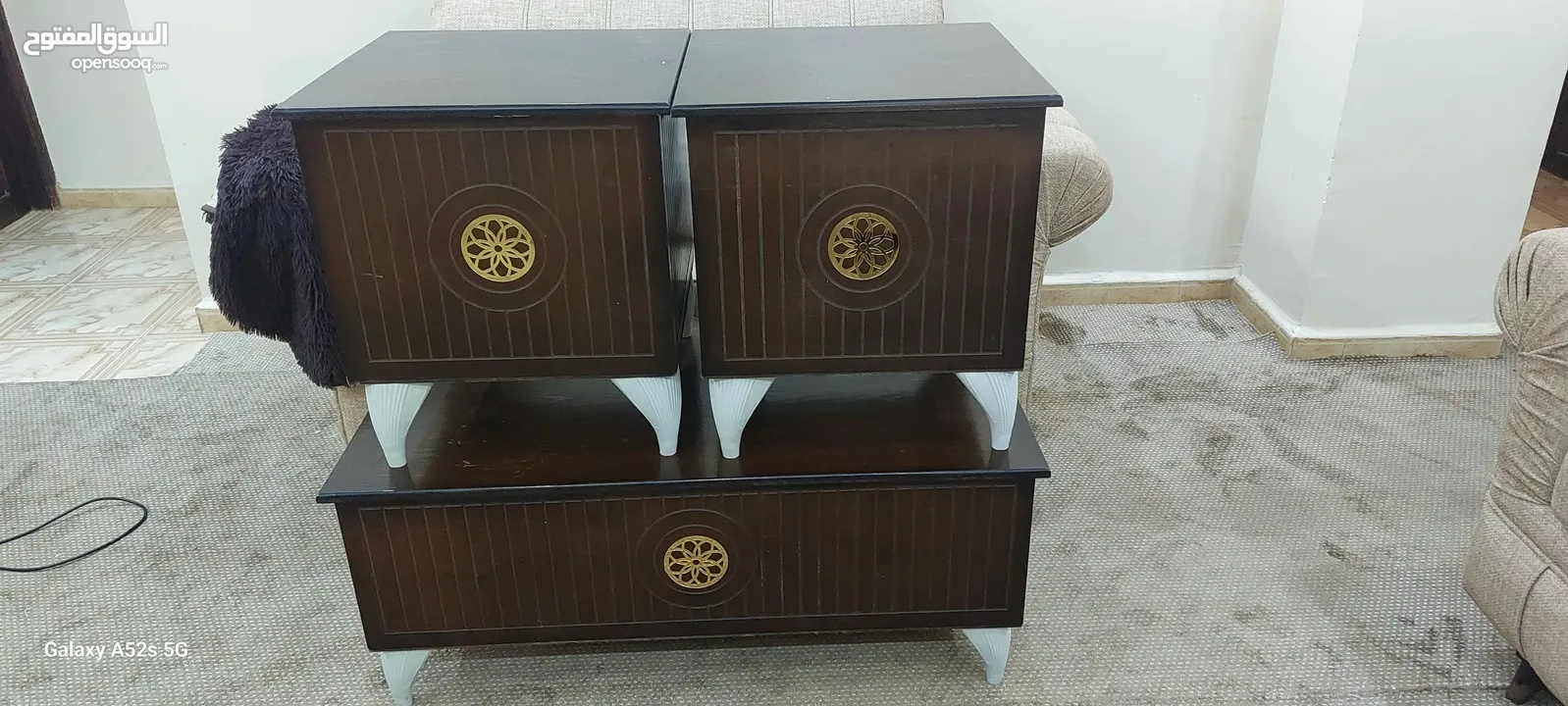 طاولات للبيع