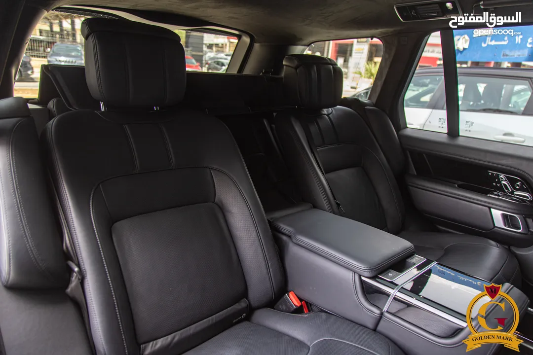 Range Rover Vogue 2021 Autobiography Black package   السيارة وارد الماني و قطعت مسافة 33,000