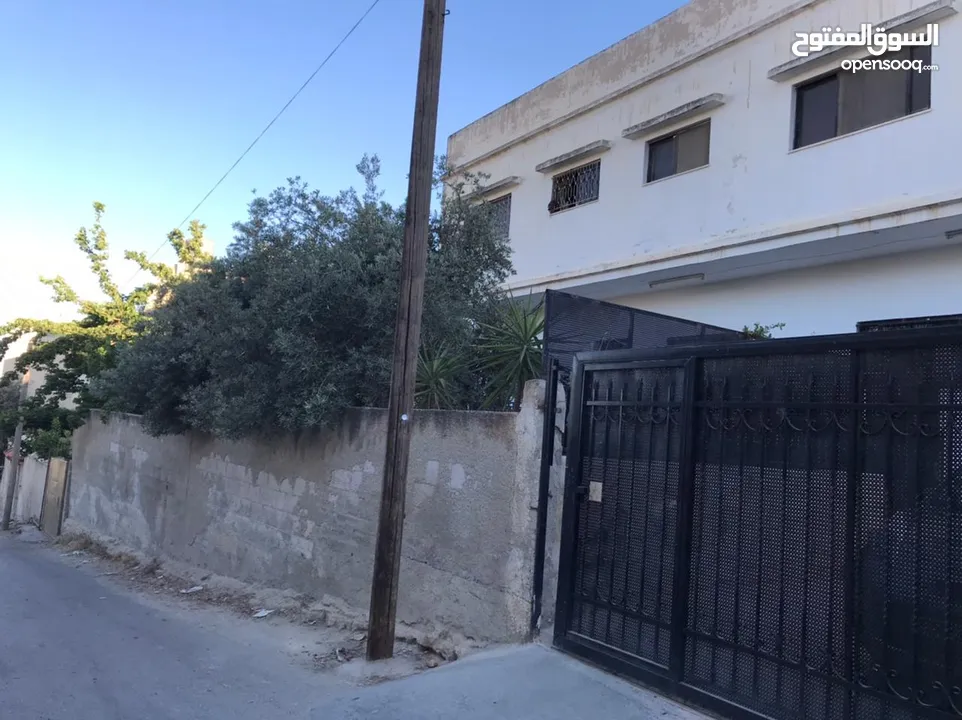 عمارة من 3 شقق مساحة 320 م وارض فارغة ياجوز منطقة الرشيد حي جعفر قرب اخر موقف للباصات