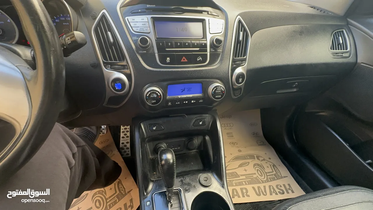 2009 ‏Hyundai توسان LX20 اربع ابواب، اللون فيراني، الكراسي جلد والسيارة 92,000 كيلو فقط وبحالة رائعة
