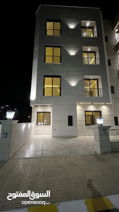 شقة للبيع طابق ارضي 95م مع ترس 50م (سكنية - استثمارية) في ديرغبار شارع ال 60 ، مطبخ راكب ، تدفئة غاز