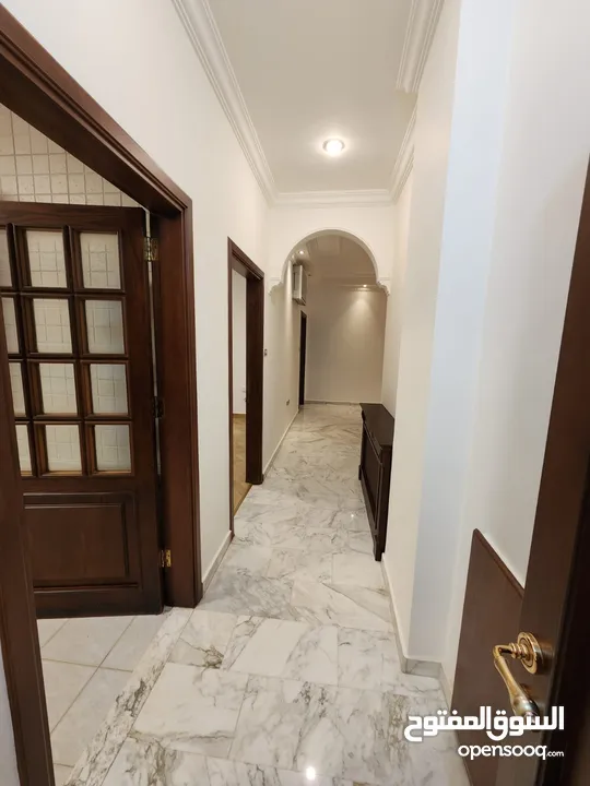 شقة فارغة للبيع في عبدون - ref : 14554